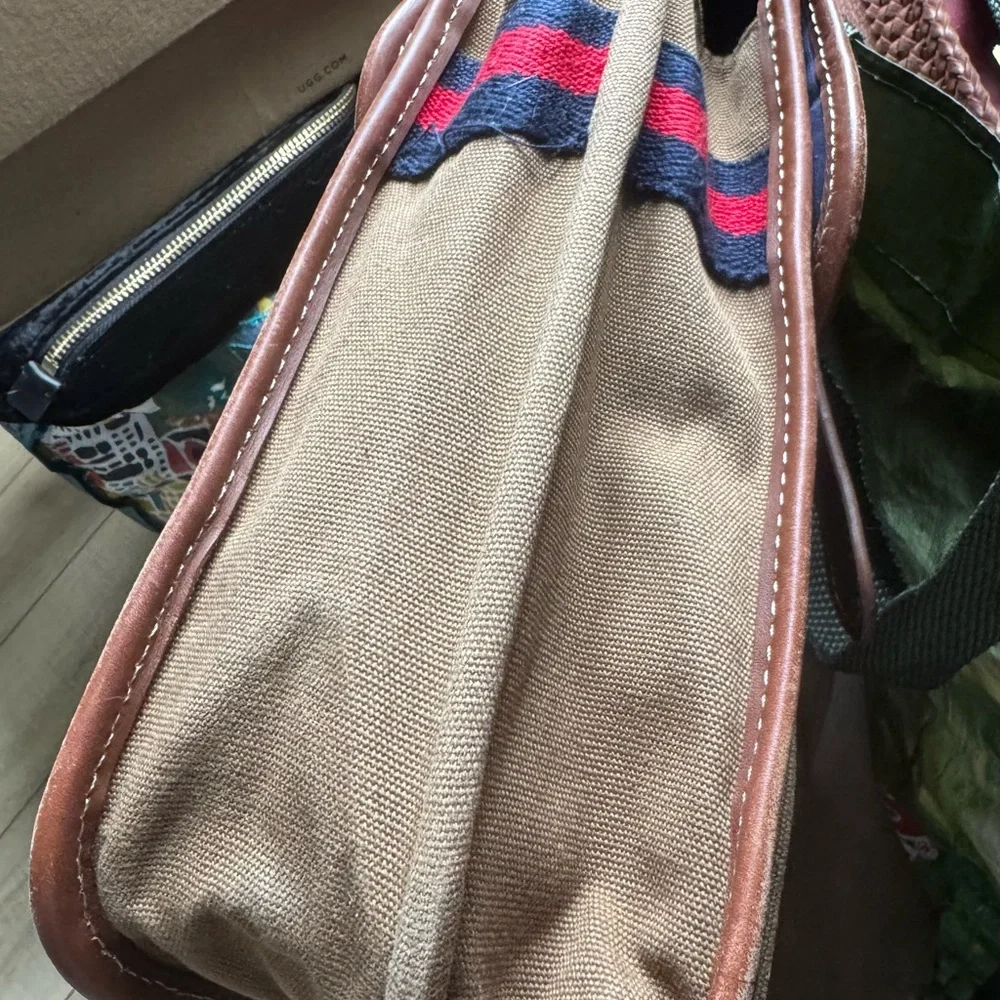 Tommy Hilfiger Workhorse Dowel Flap-Over Messenger Bag
